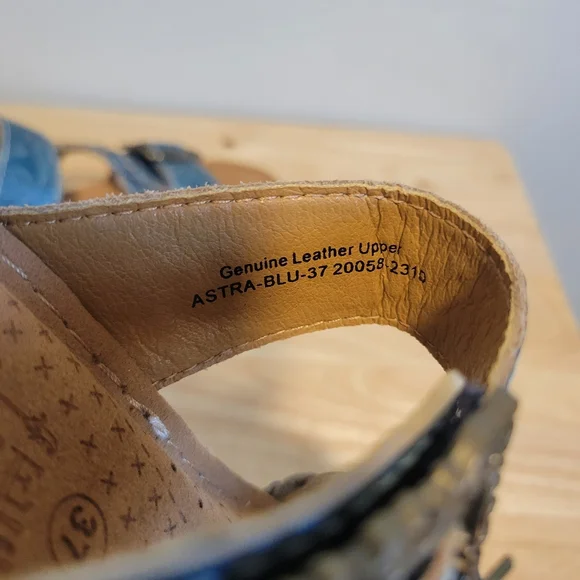 L'Artiste Blue Paisley Astra Slide Sandals Size 37/6.5-7 - Picture 8 of 8